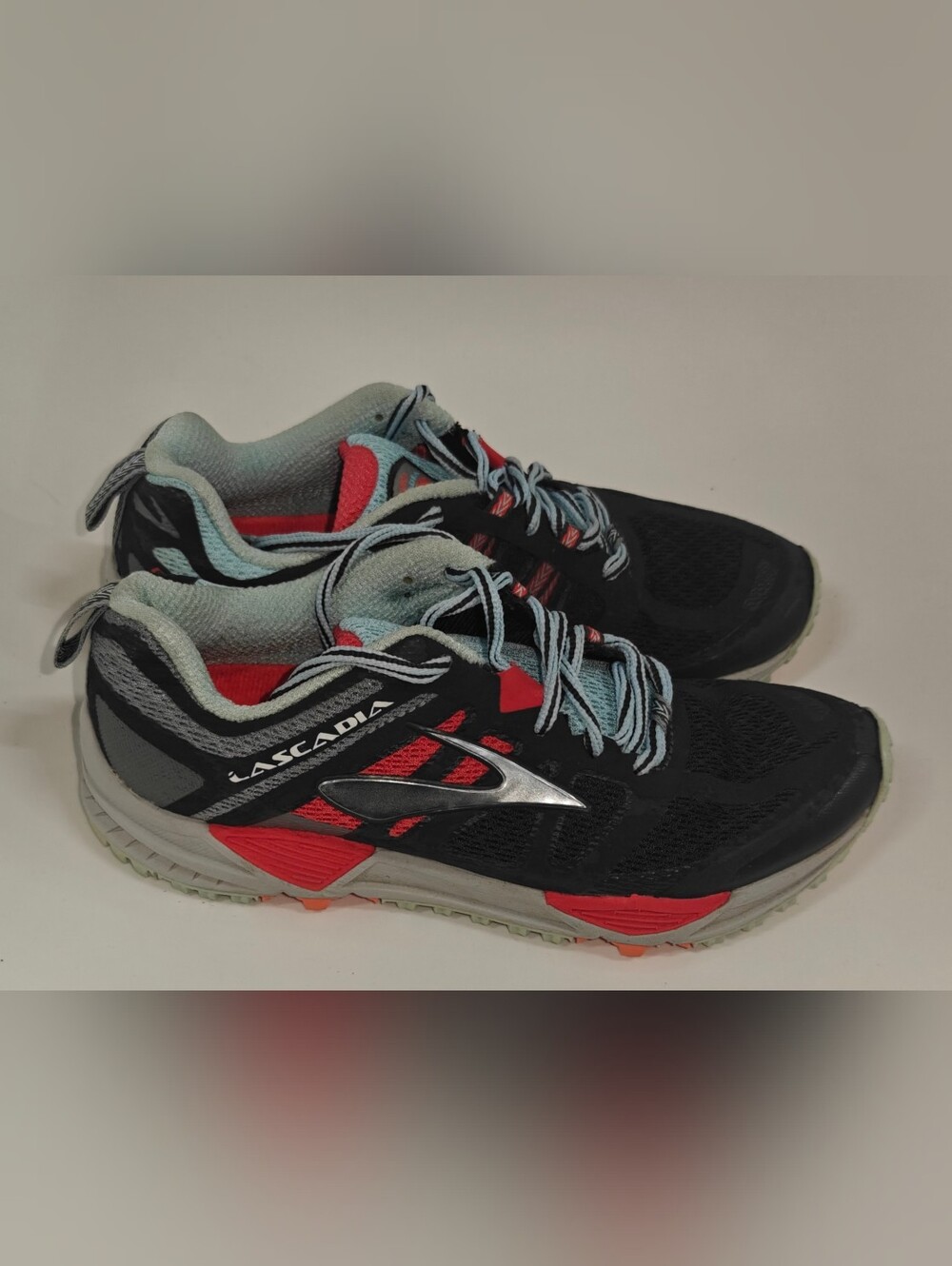 Brooks Womens Cascadia 11 Black Running Shoes Low Top Size 7.5 B